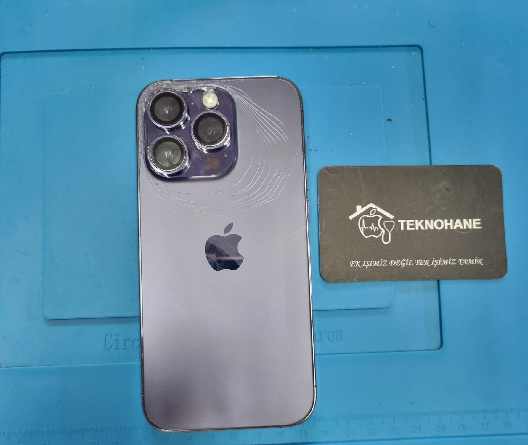 Bursa iPhone 14 Pro Max anakart tamiri mikroskop altında işlem